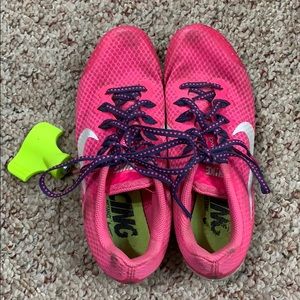 Women’s distance track spikes with spike adjuster